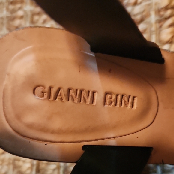 Giani Bernini Black Heels with Versatile Open Toe Design - Picture 2 of 7